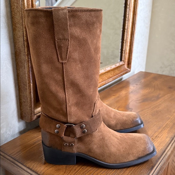 Steve Madden Ruskin Suede Women’s Distressed Boots. Color: Chesnut. Size 7. - Picture 2 of 13